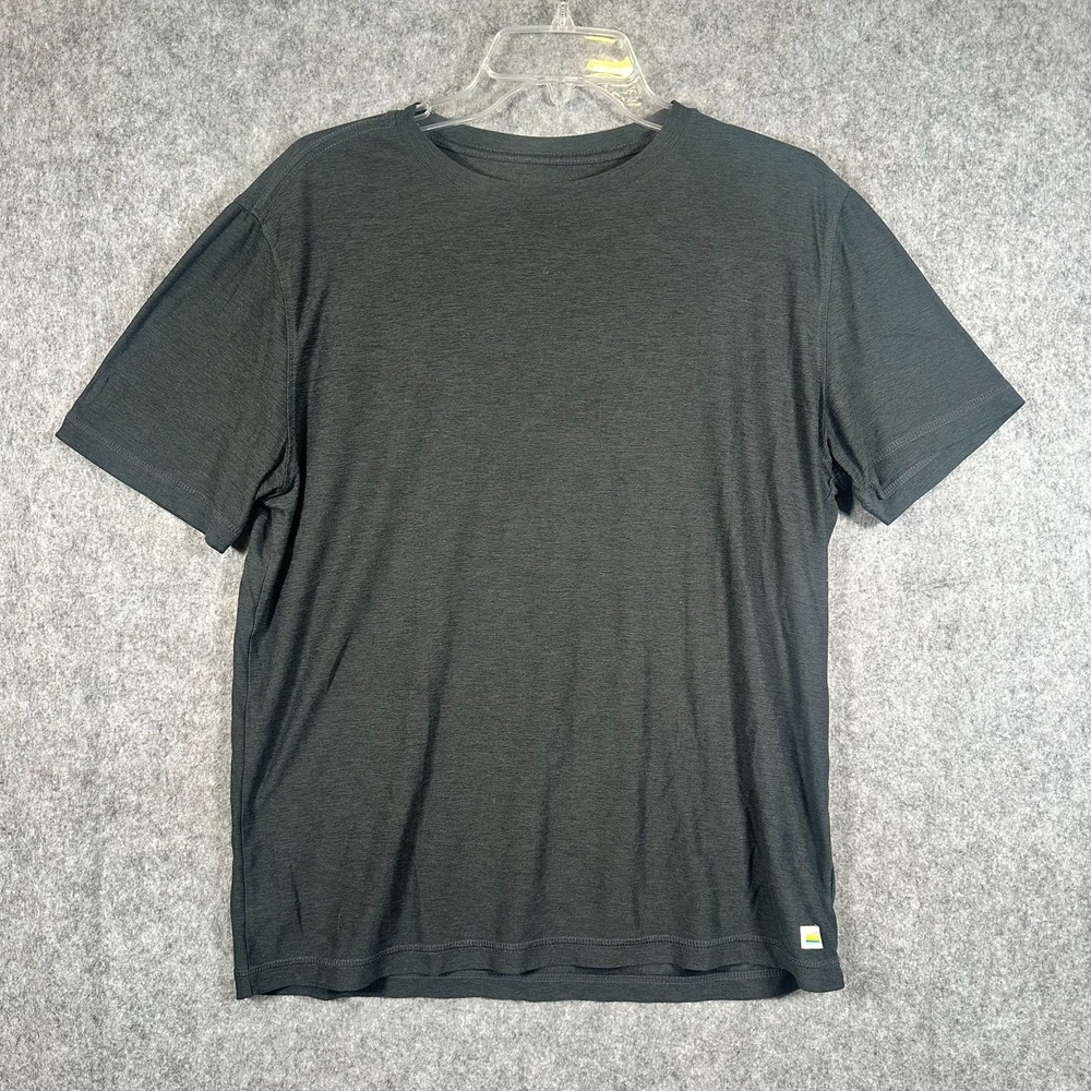 Vuori Tech Tee Performance Shirt Mens Medium Soft Grey Knit Short Sleeve